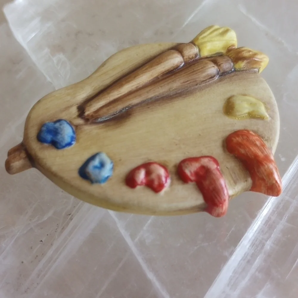Artistic Palette Brooch with Paintbrushes Goebel Germany